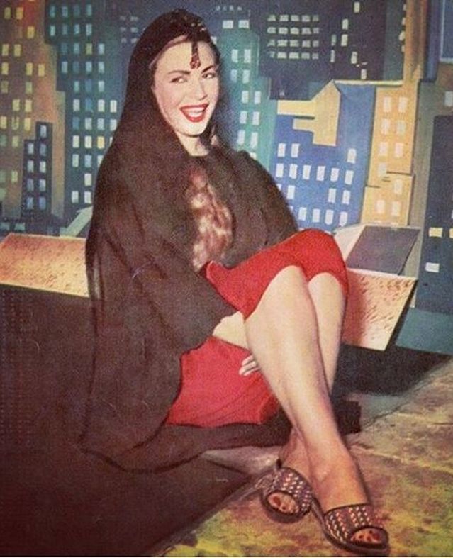 50 صورة لأيقونة الجمال هند رستم.. هكذا كانت ملكة الإغراء