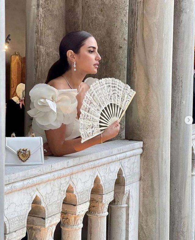 الفنانة درة في فستان جديد من تصميم بمبة وظهور لافت