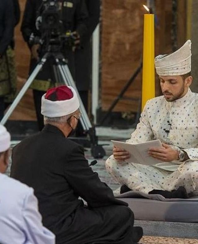 ملابس مزينة بالألماس وقاعة مطلية ذهب.. حفل زفاف أسطوري لابنة السلطان حسن