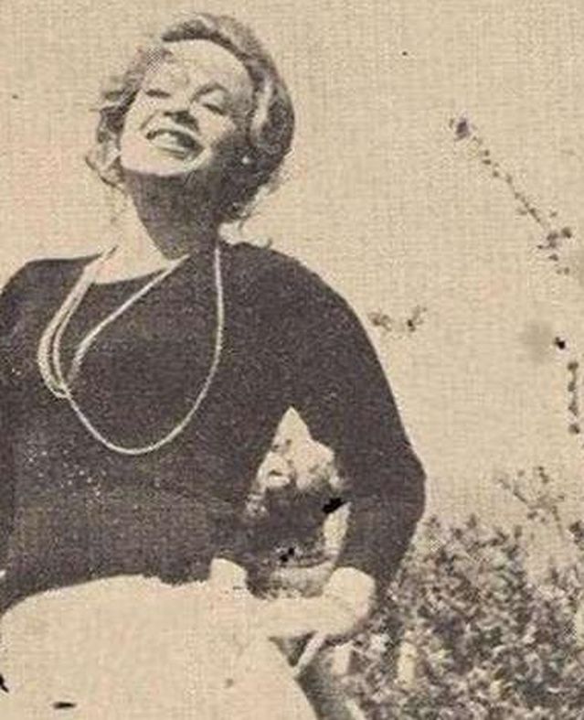 50 صورة لأيقونة الجمال هند رستم.. هكذا كانت ملكة الإغراء