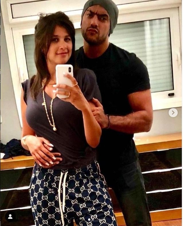 بعد خضوعها لعملية جراحية.. 16 صورة رومانسية تجمع ياسمين عبدالعزيز وأحمد العوضي