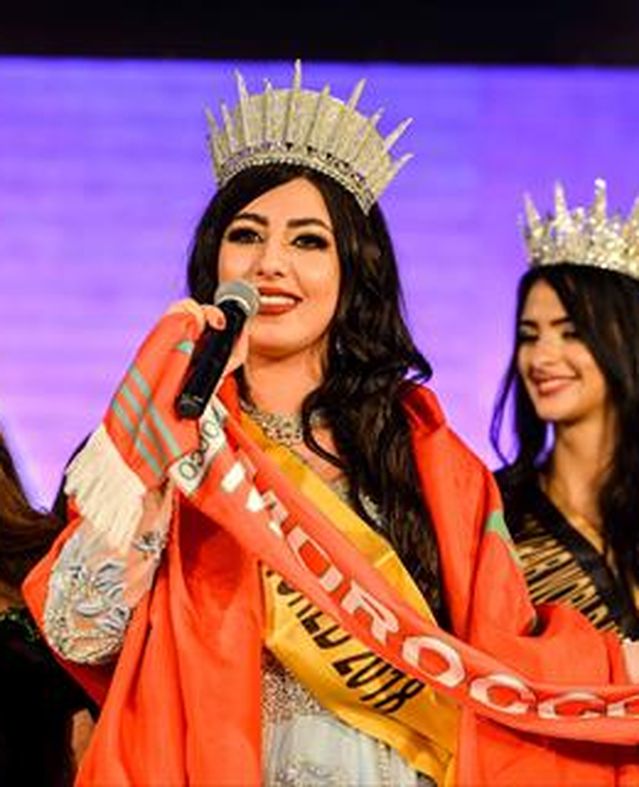 لحظة تتويج المغربية شيرين حسني بلقب ملكة جمال العرب 2018