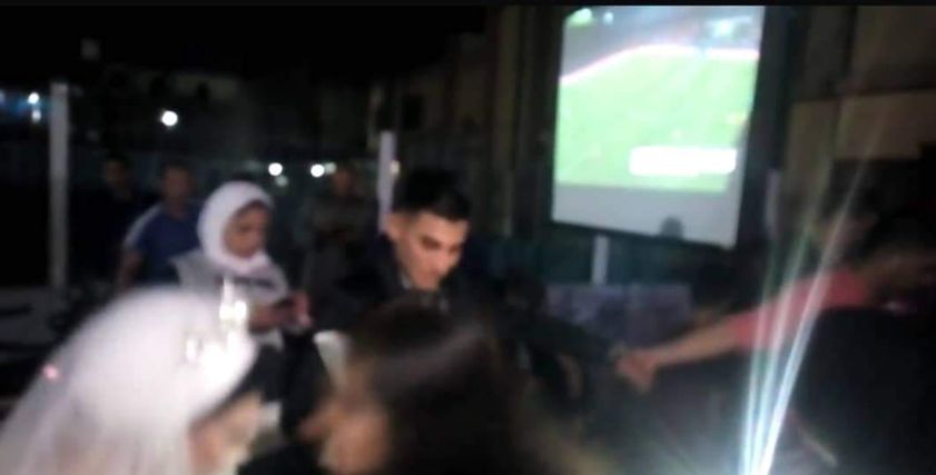 العروسين في المباراة