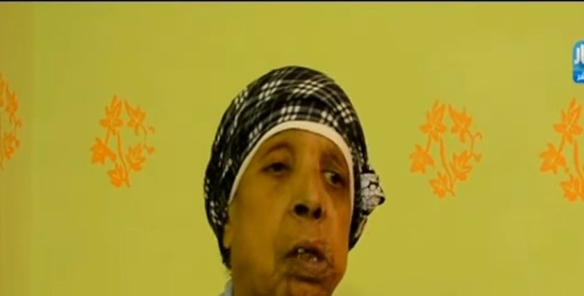 امرأة تعمل نجار مسلح وحدادة كباري