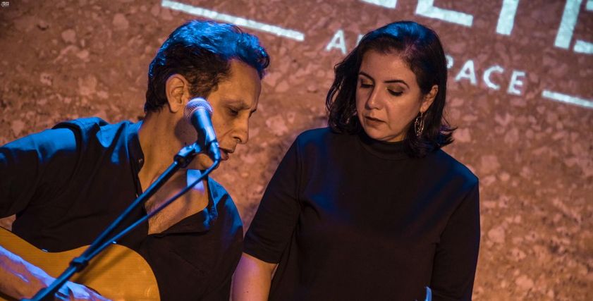 الفنانة بستان وزوجها عضو فرقة مسار إجباري