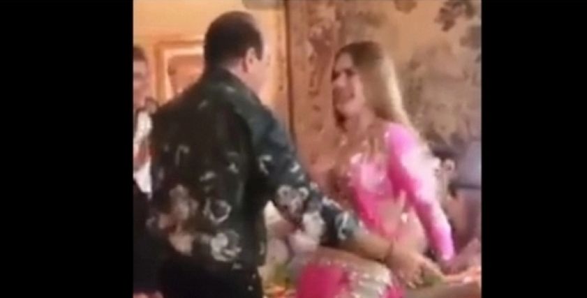 راقصة عيد الميلاد
