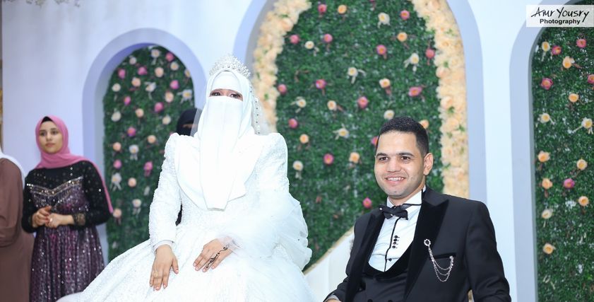 «محمد» يعيش قصة حب رغم إعاقته: «زوجتي هي سندي في الحياة»