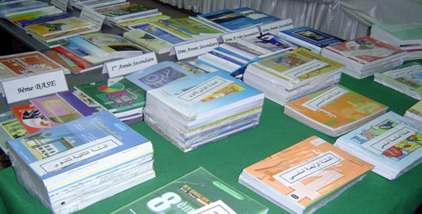 أولياء أمور طلاب بعض المدارس الحكومية والتجريبية يشتكون من ربط تسليم الكتب بدفع المصروفات