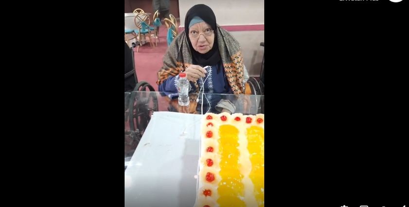 سيدة بدار المسنين