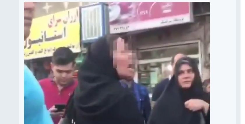 الشابة الإيرانية بالحجاب