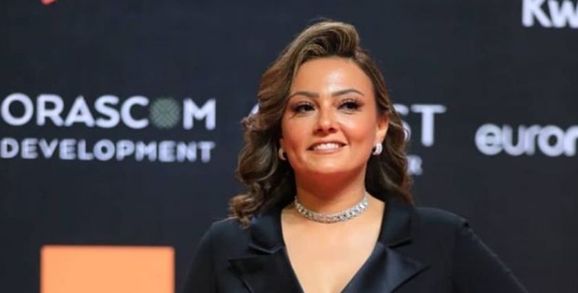 الفنانة بشرى