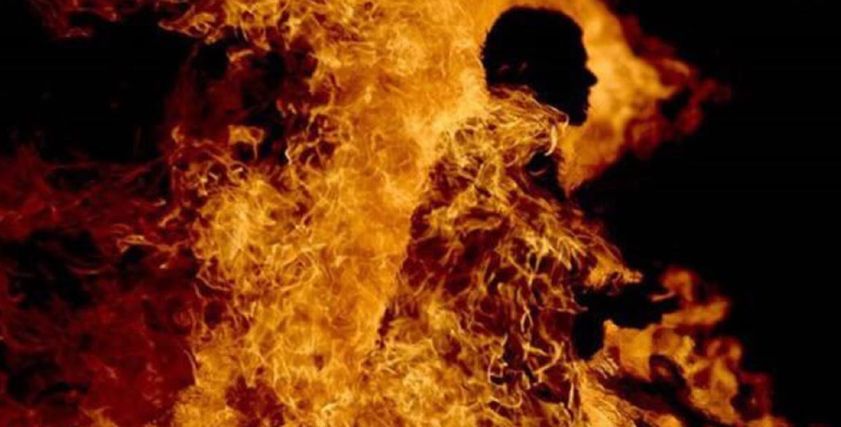 سيدة تحرق نجل زوجها بالبنزين بسبب تحرشه بها