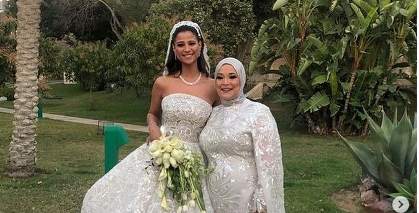 دينا داش ووالدتها