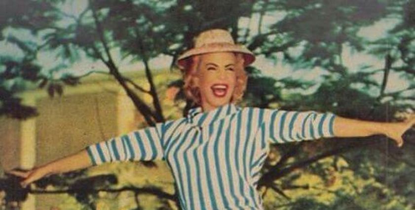 50 صورة لأيقونة الجمال هند رستم.. هكذا كانت ملكة الإغراء