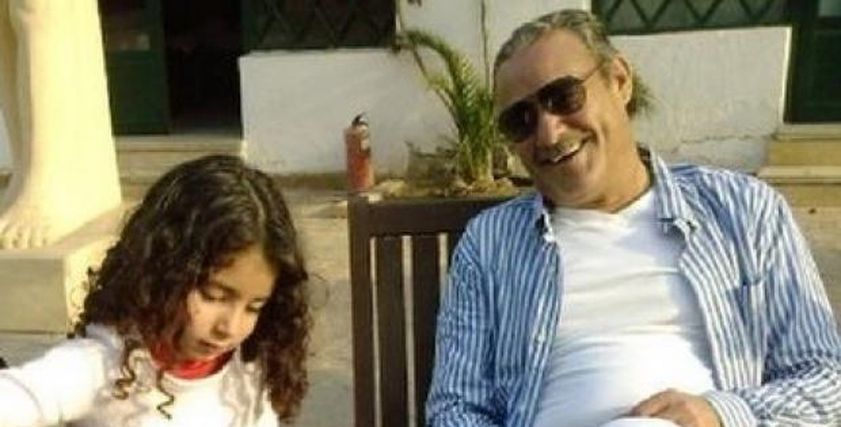 فاروق الفيشاوي مع حفيدته