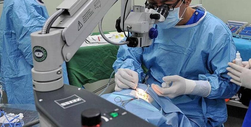 سيدة تخضع لـ3 عمليات جراحية في الجفون