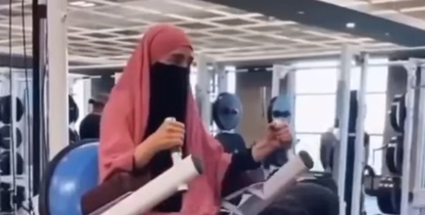 الفتاة