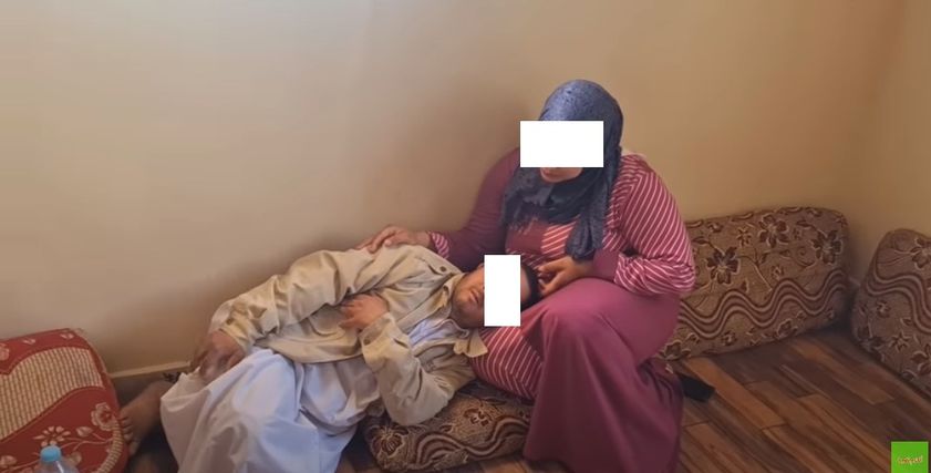 نهى وصاحب متلازمة داون في أحد المشاهد