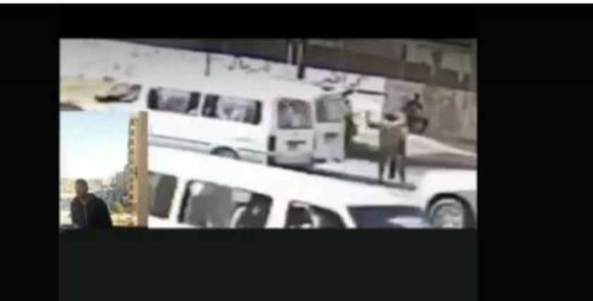 مشهد من الفيديو المتداول لاعتداء سائق على فتاة