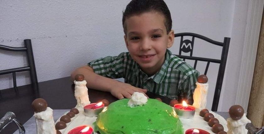أحد الأطفال بالأسرة