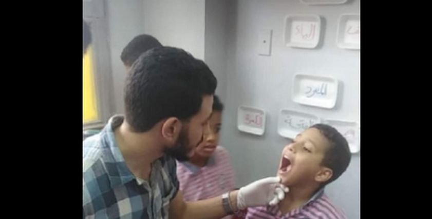 ضحكتهم بالدنيا حملة للكشف على طلاب المدارس