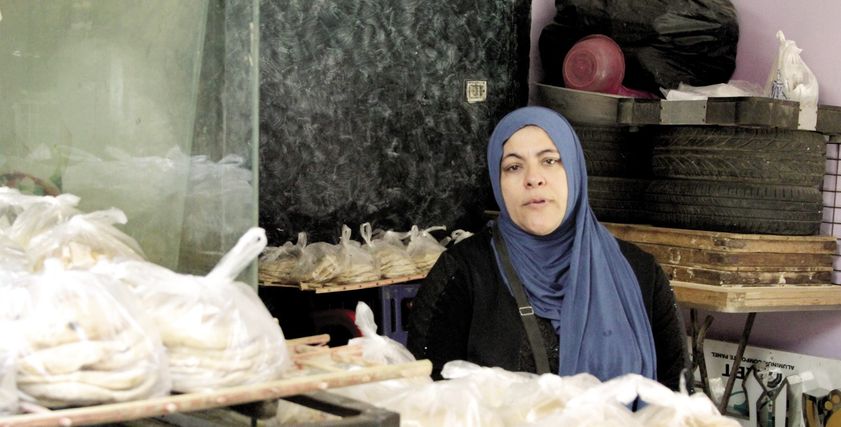 حنان تبيع الخبز