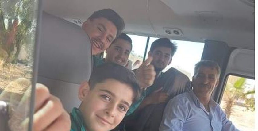 الطفل إبراهيم داخل سيارة الملك عبدلله