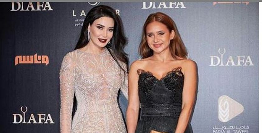 نيللي كريم تنشر صورتها مع سيرين عبد النور..