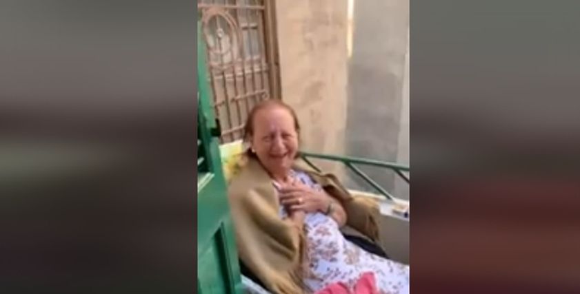 سيدة مسنة
