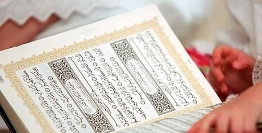 لا يجوز للحائض أو النفساء مس المصحف أو قراءة القرأن