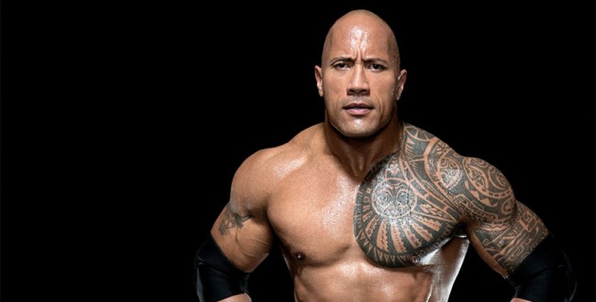 the rock ينشر صورة جديدة لابنته وهي ترسم بالالوان على وجهه