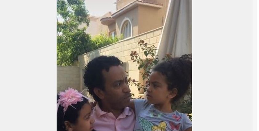 الفنان سامح حسين وبناته