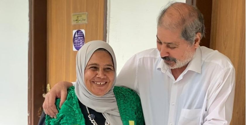 الدكتورة نجوى عبدالوهاب رفقة زوجها