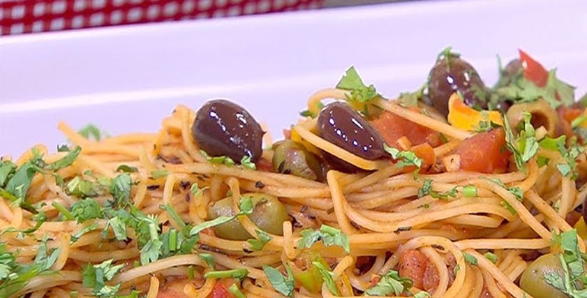 مكرونة بصلصة الزيتون
