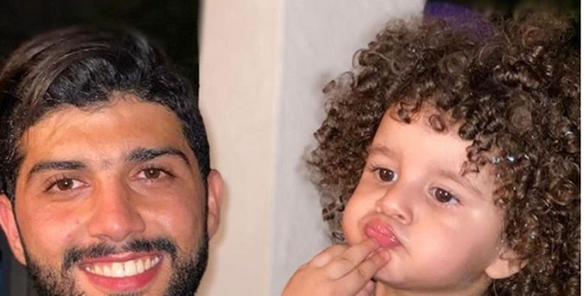 فرجاني ساسي وطفله 
