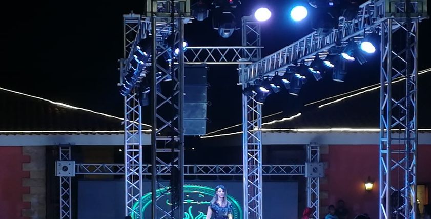 عرض أزياء بحفل ملكة جمال العرب