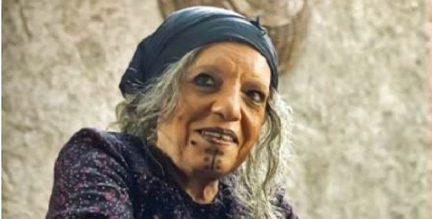 عارفة عبد الرسول بأحد الوشوم