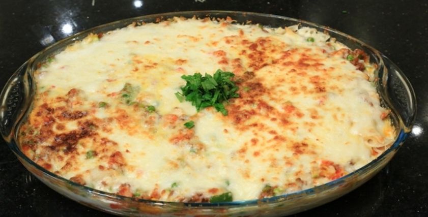 مكرونة باللحمة والخضار