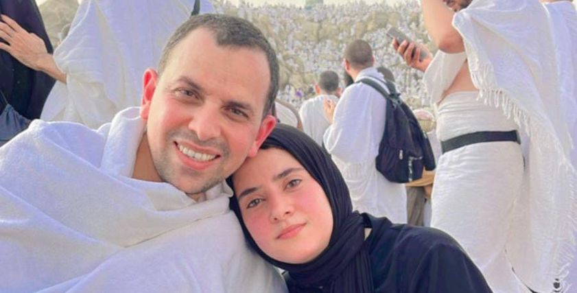 محمود وعلا يقضيان رحلة الحج في العيد العاشر لزواجهما