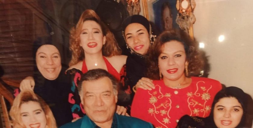 فريد شوقي بصحبة بناته