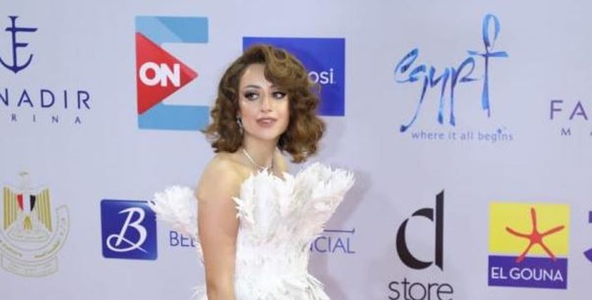 الفنانة روزالين البيه