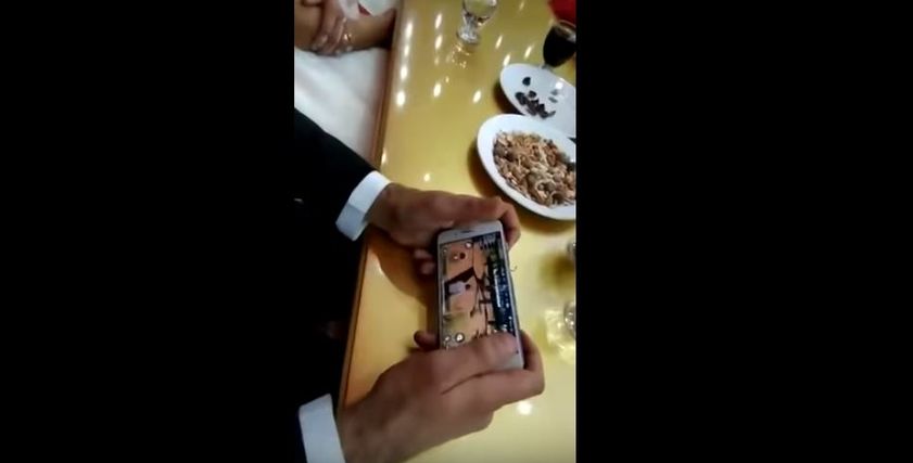 فيديو.. عريس يلعب "PUBG" في الكوشة