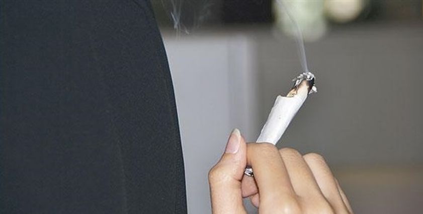«ميادة» تطلب «الخلع»: «بيساومني على حقي الشرعي فيه.. ويدفعني فلوس الحشيش»