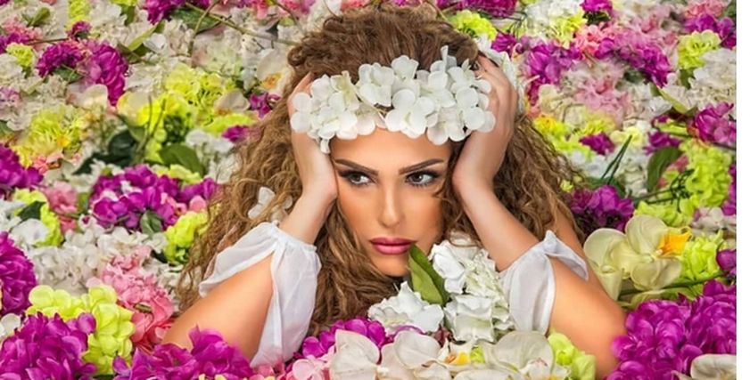 الفنانة دنيا عبدالعزيز