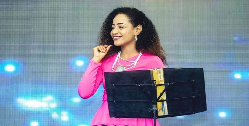 الفنانة