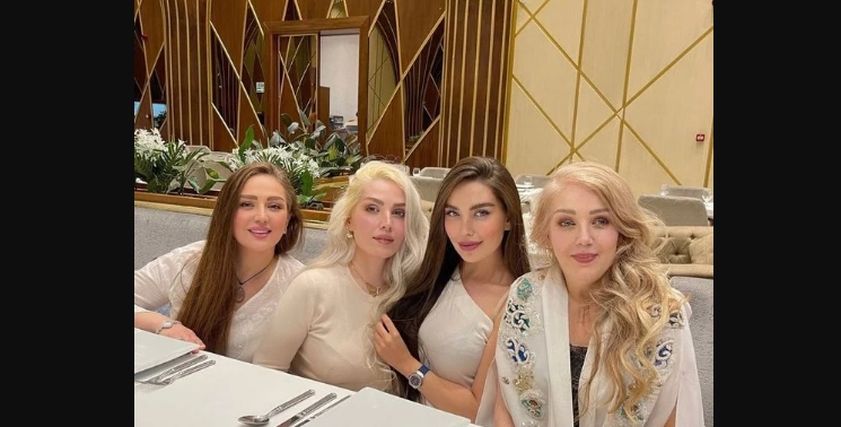 الإعلامية العراقية زهراء سامي في صورة عائلية
