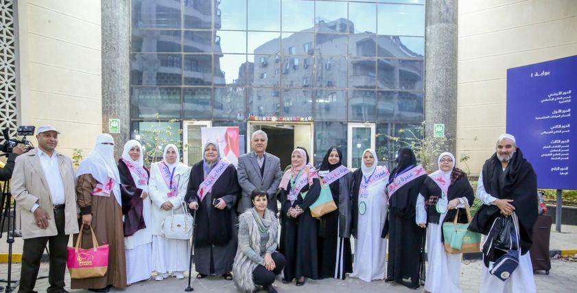 مستشفى بهية وتودع أول فوج للعمرة بالمجان لمحاربات سرطان الثدي