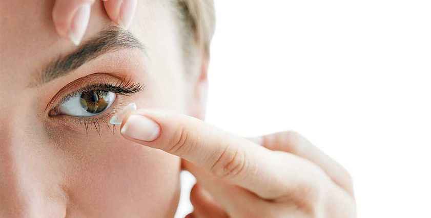 ما حكم ارتداء المرأة لعدسات اللاصقة بغرض 