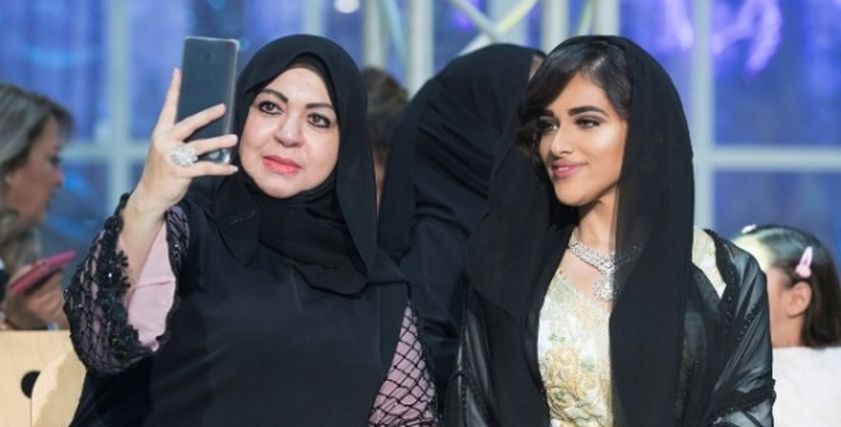 مصممة الأزياء العالمية  منى المنصوري