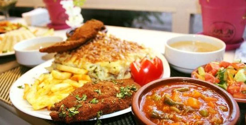 مطعم يسمى الوجبات بأسماء الموسم: فطارك «CBC» وسحورك «نسر الصعيد»